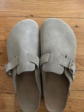 Universal Thread Suede Clog Mules in Light Taupe